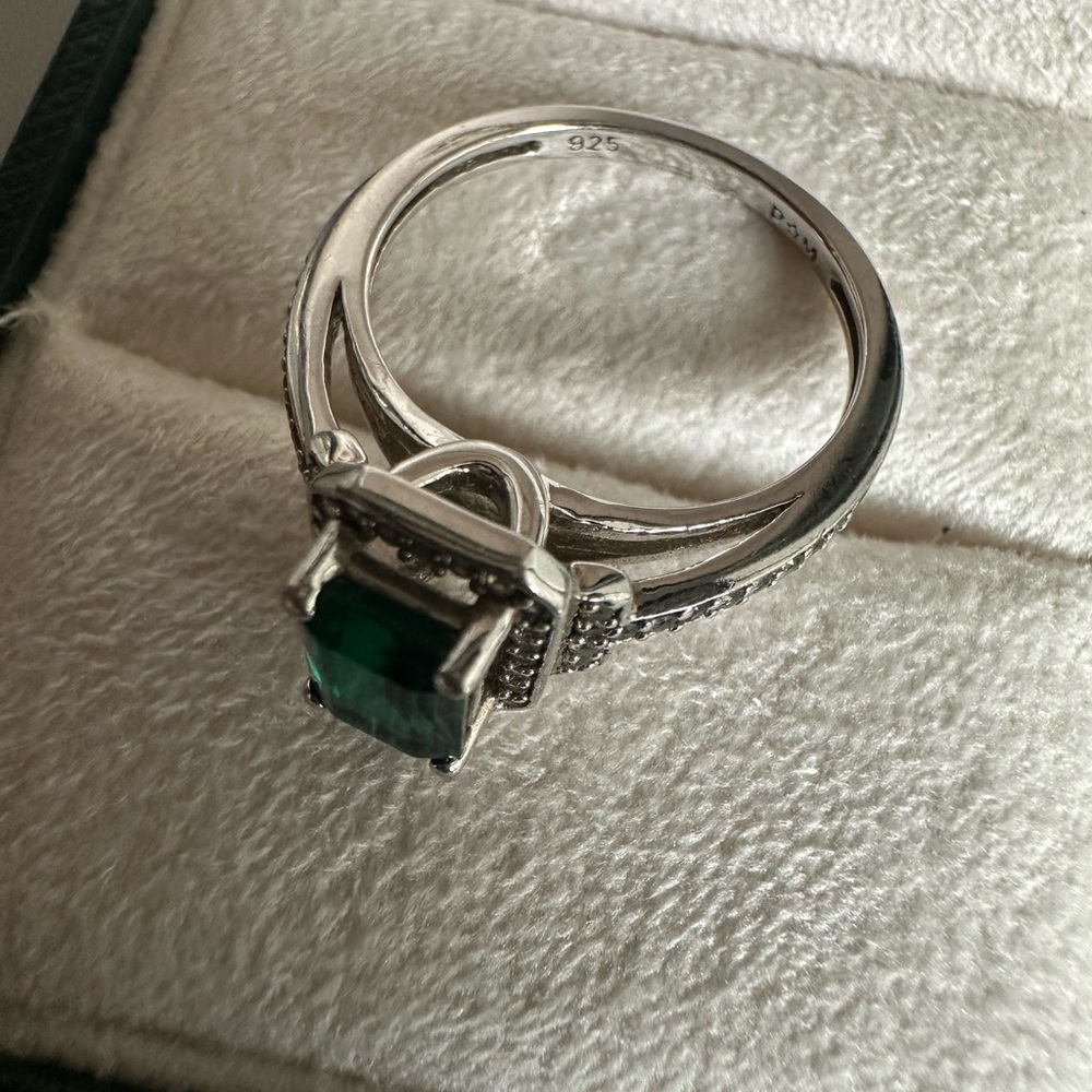 Green Gemstone Ring - image 4